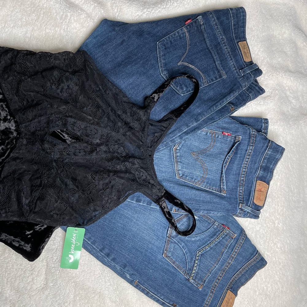Levi’s and body suit